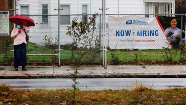 us-private-payrolls-surge.jpg