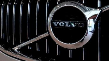 volvo-mercedes.jpg