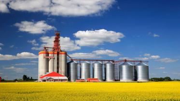 china-lifts-ban-on-canada.jpg