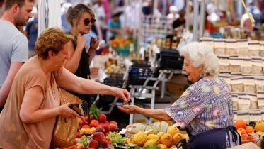 italy-hikes-govt.jpg