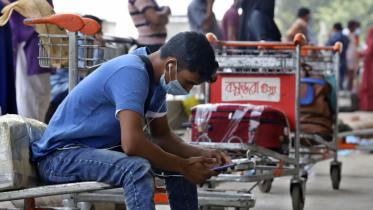 huge_migrant_worker.jpg