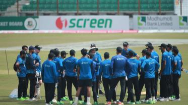chandika_talking_to_squad.jpg