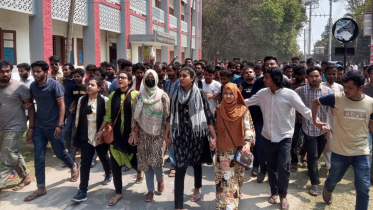 RU students lock admin building, stage sit-in protest