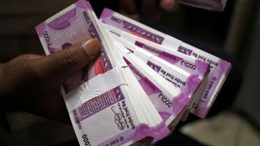 rupee-weakens.jpg