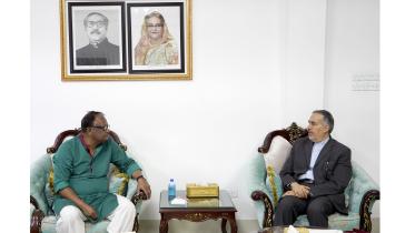 Bangladesh wants to increase bilateral trade with Iran: Munshi