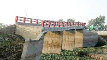 bridge_just_after_collapsed.jpg