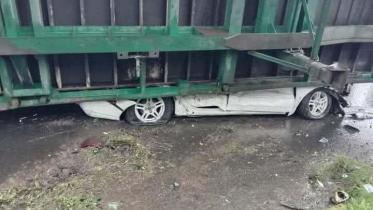 Five people survives horrific car accident in Chattogram