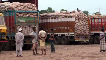 Tk 8.5 crore Indian onions came through Hili in 2 days