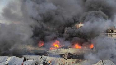 devastating fire broke out at Mohammadpur Krishi Market