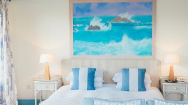 travel inspired bedroom decor