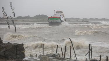 cyclone midhili in bangladesh