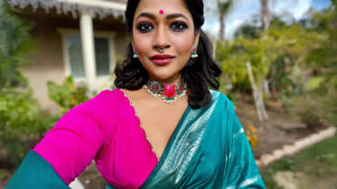 Azmeri Haque Badhan dazzles in chic sari blouses 
