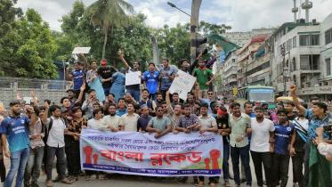 Quota protest: Students block Science Lab intersection