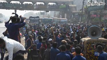 CNG drivers blocked city streets