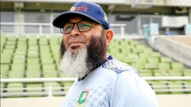 mushtaq_ahmed_star.jpg