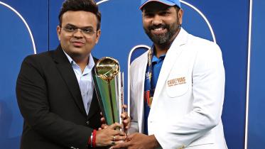 afp_20250309_36zn98k_v1_highres_cricketct2025indnzlpodium.jpg