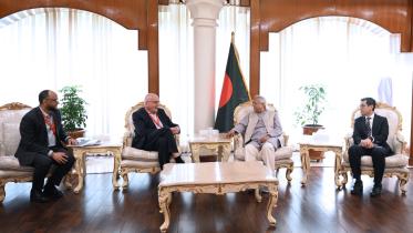 holcim_group_regional_head_meets_yunus.jpg