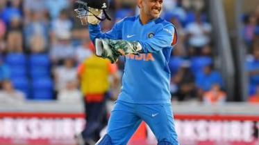 dhoni.jpg