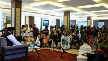 afghan_minister_meets_female_journalists.jpg