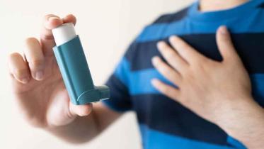 boy_holding_inhaler-machine.jpg