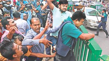 Naya Paltan clash with police