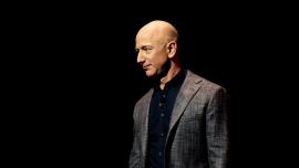 jeff_bezos_unveils_blue_origin_lunar_lander.jpg