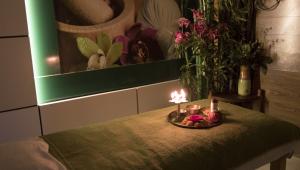 Be it polished haircuts or perfect pedicures, grooming applies for all genders before Eid.