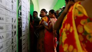 Voters line up outside a polling station in Tamil Nadu, India, on April 19, 2024. FILE PHOTO: REUTERS