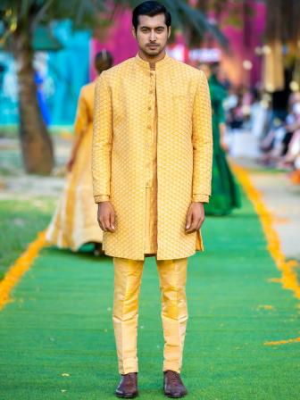Maheen Khan's tribute to the majestic silks of Bangladesh