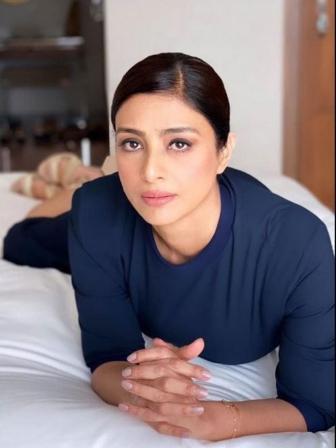 actress-tabu-hot-images-in-black-attire2.jpg
