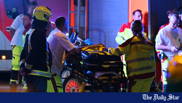 Polícia alemã persegue suspeito de acidente de carro fatal perto de parada gay de Berlim