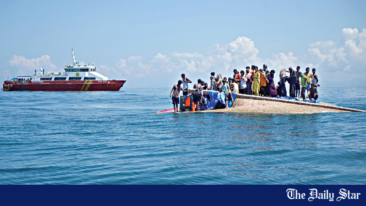 500 feared dead as boats sink