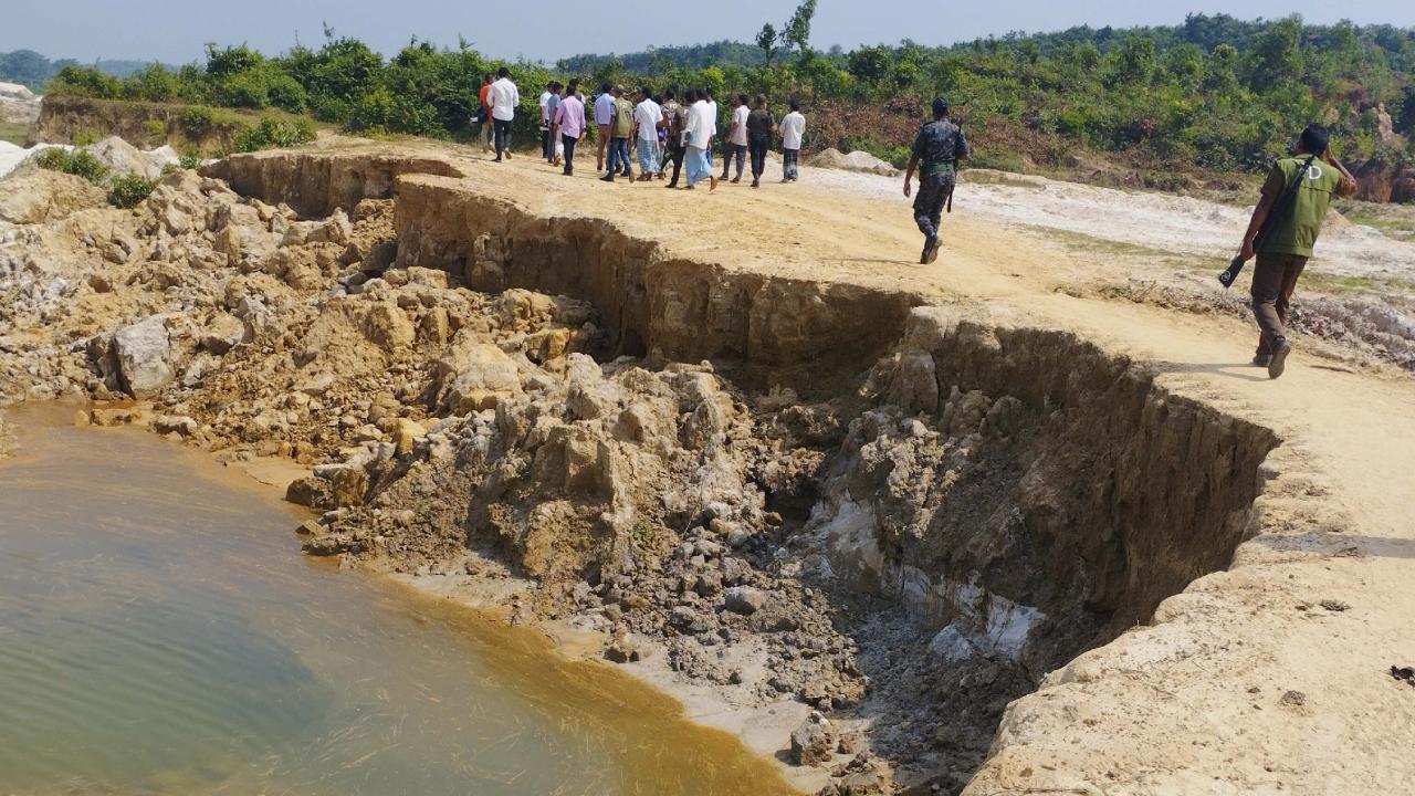 coxbazar-sand-lifting-2.jpg