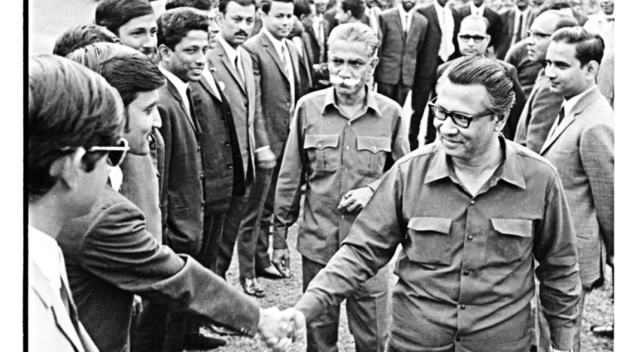tajuddin_ahmad_meeting_freedom_fighters_0.png
